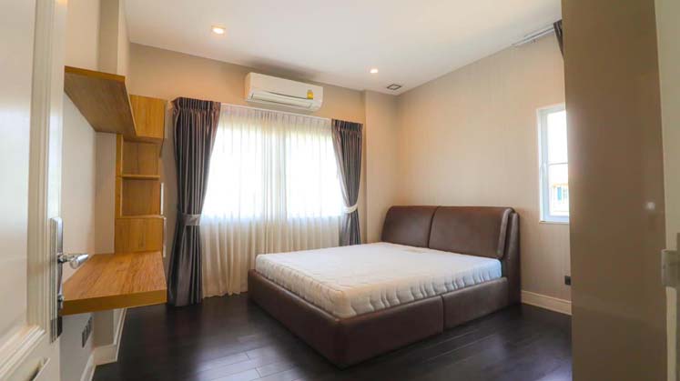 House with Shared Pool in Bangnatrad : Nantawan Bangna Km.7 